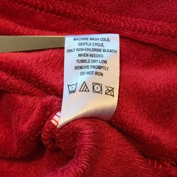 Lightweight soft red sweatshirt / top with cute puppy design by ED (XL) - Picture 11 of 15